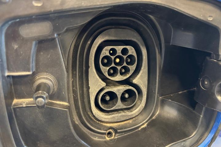Blå Skoda Enyaq fra 2022