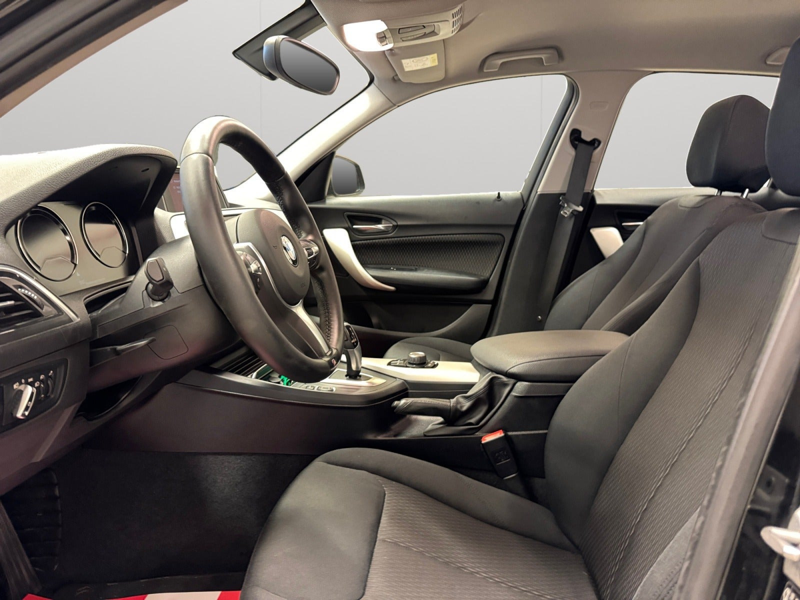 Sort BMW 118d fra 2018