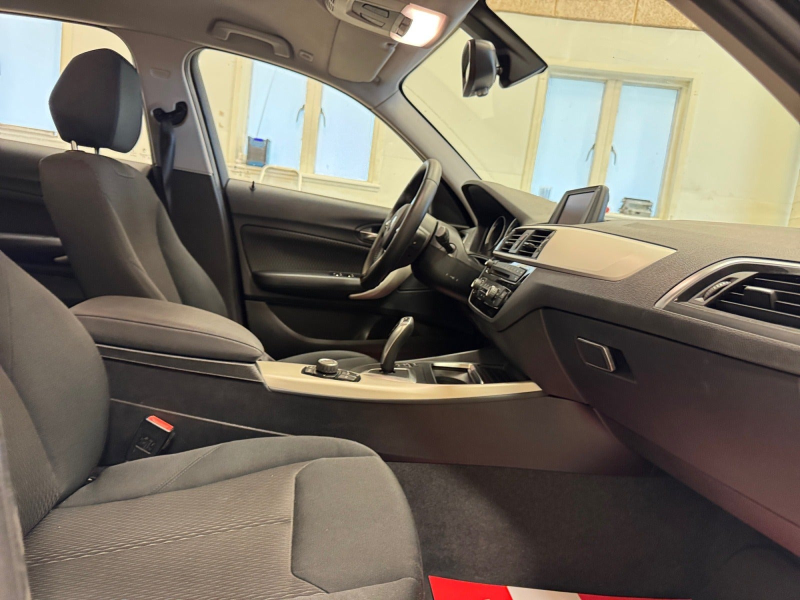 Sort BMW 118d fra 2018