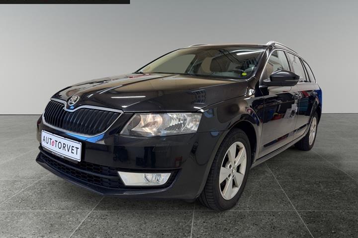 Sort Skoda Octavia fra 2017 set udefra