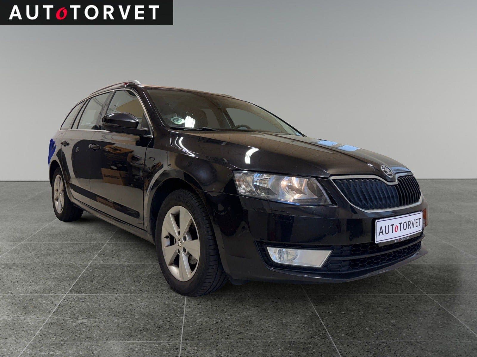 Sort Skoda Octavia fra 2017