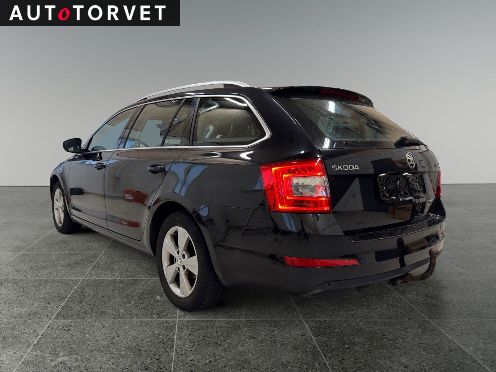Sort Skoda Octavia fra 2017