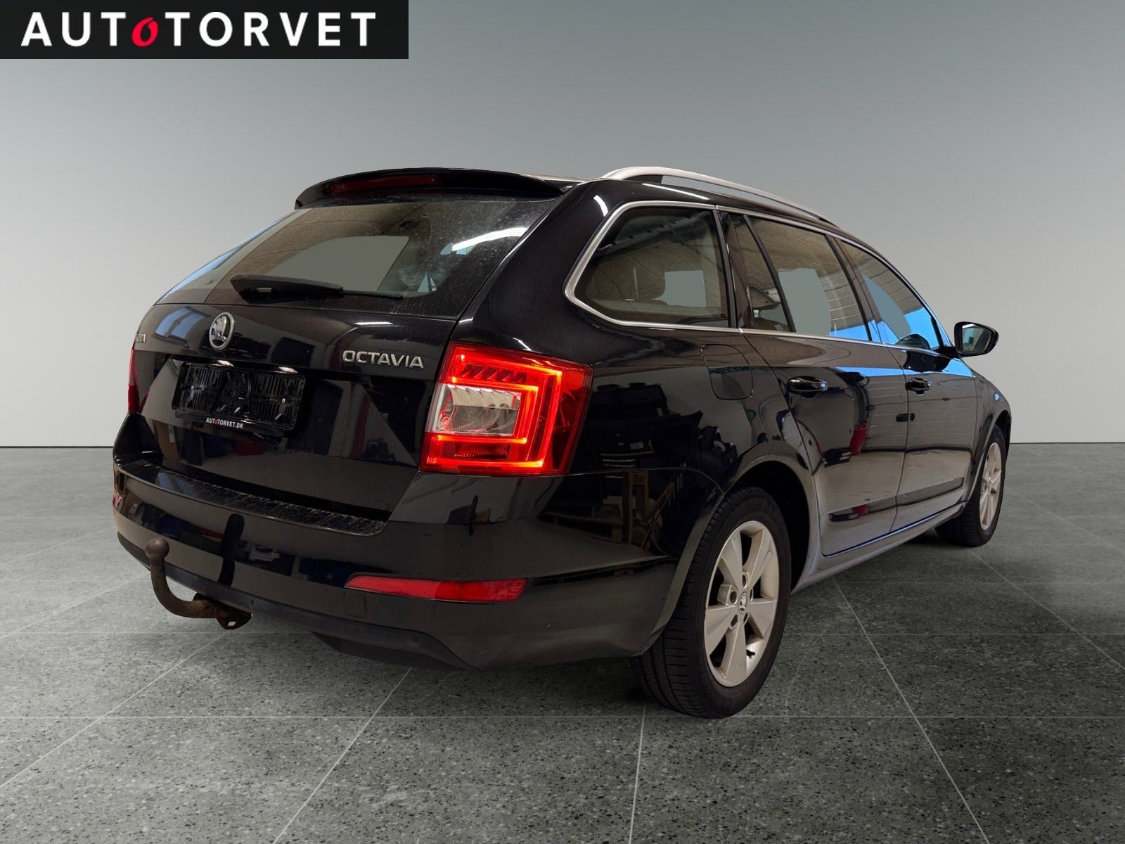 Sort Skoda Octavia fra 2017
