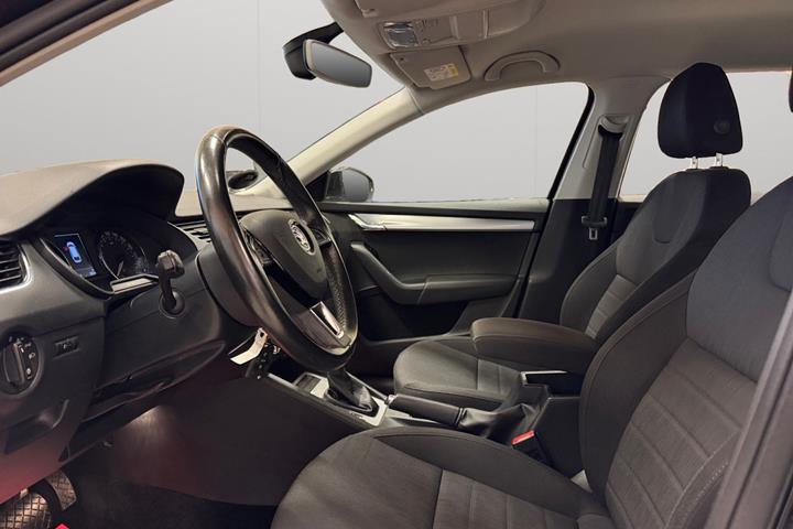 Sort Skoda Octavia fra 2017