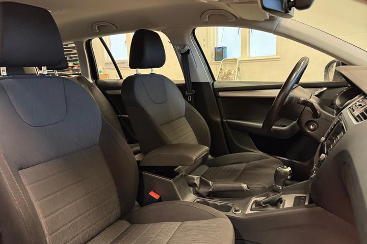 Sort Skoda Octavia fra 2017