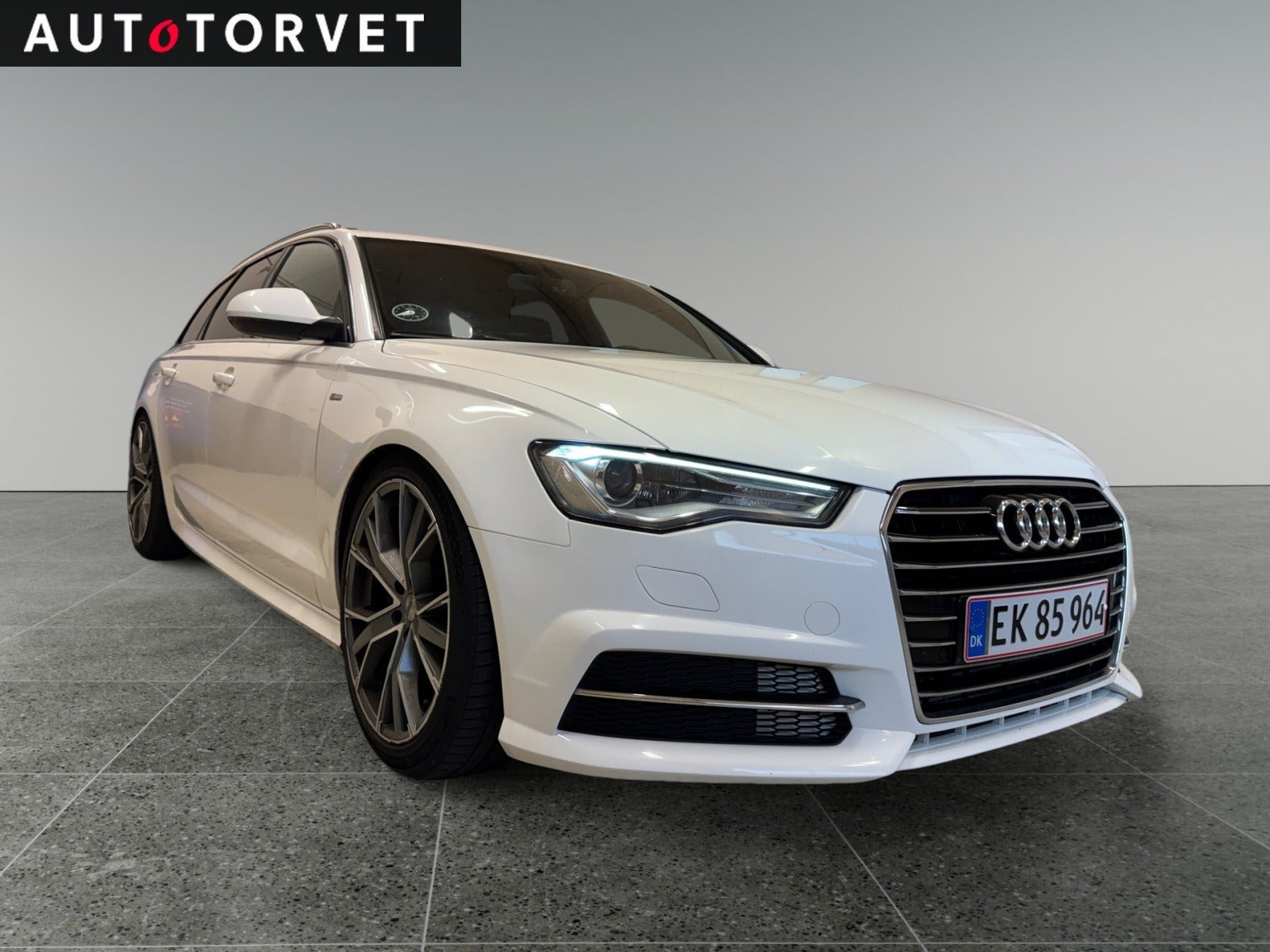 Hvid Audi A6 fra 2016