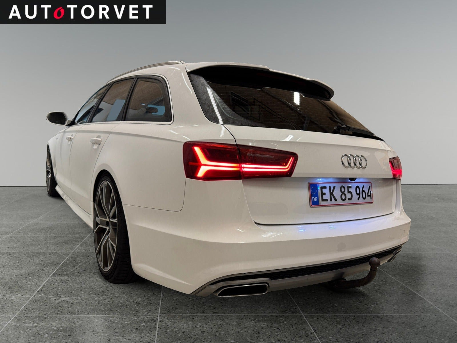 Hvid Audi A6 fra 2016