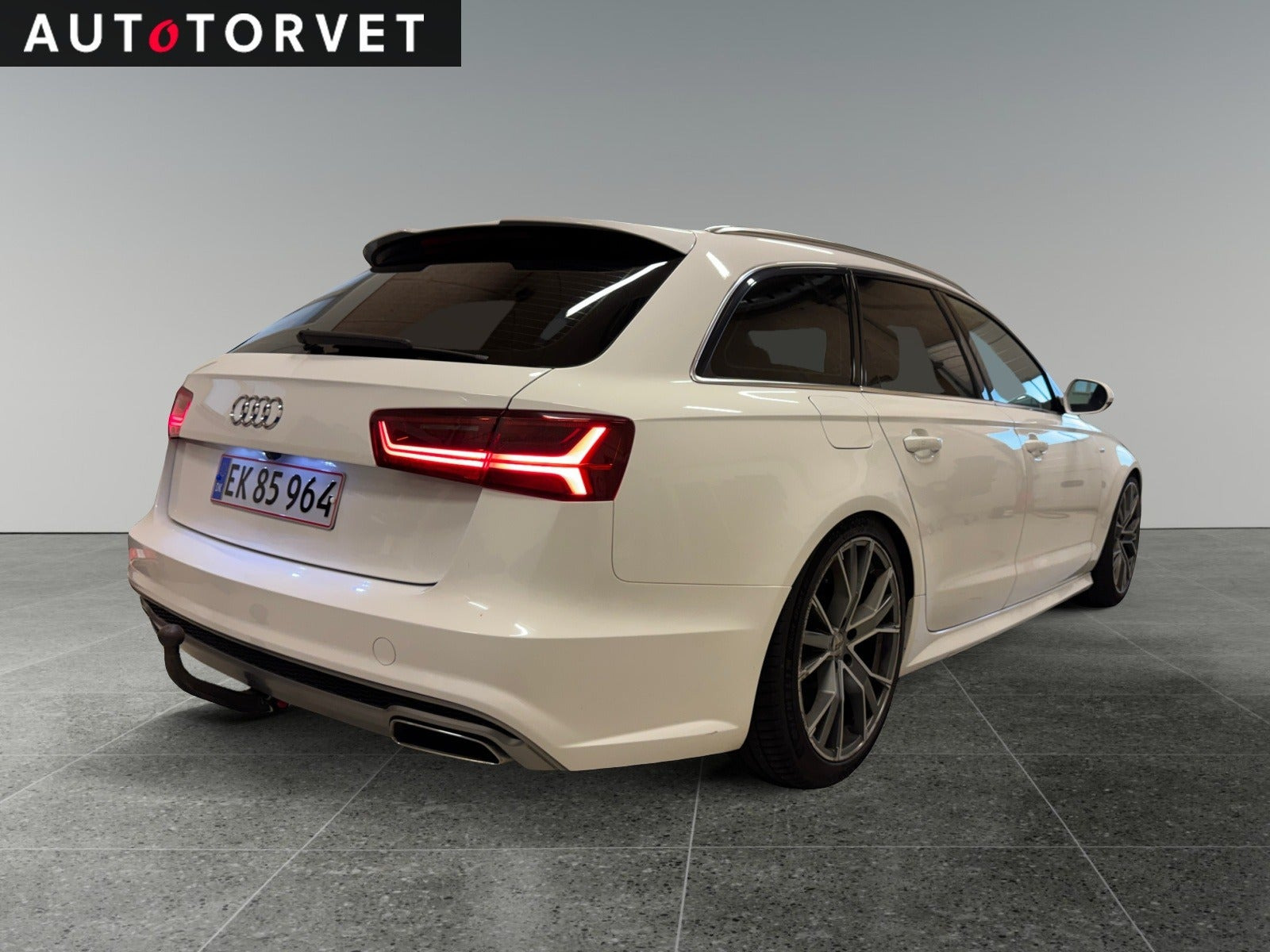 Hvid Audi A6 fra 2016
