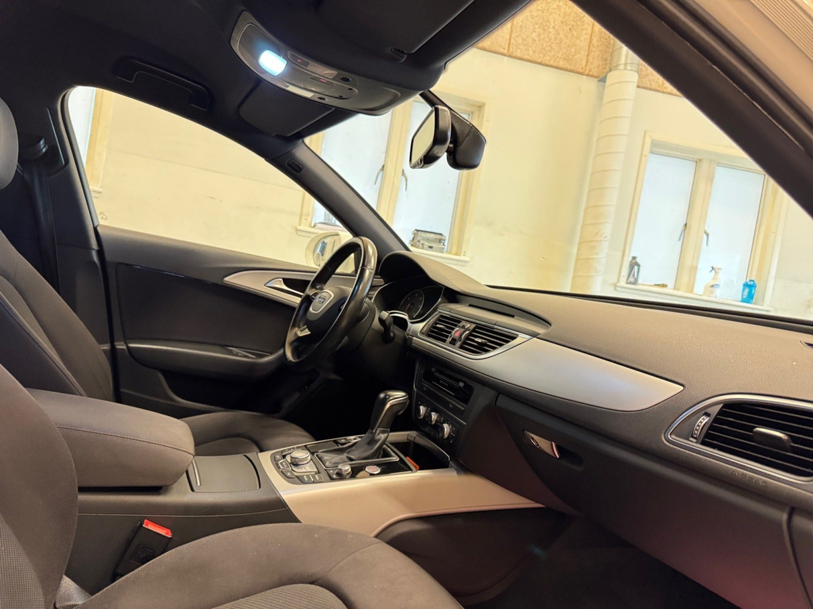 Hvid Audi A6 fra 2016