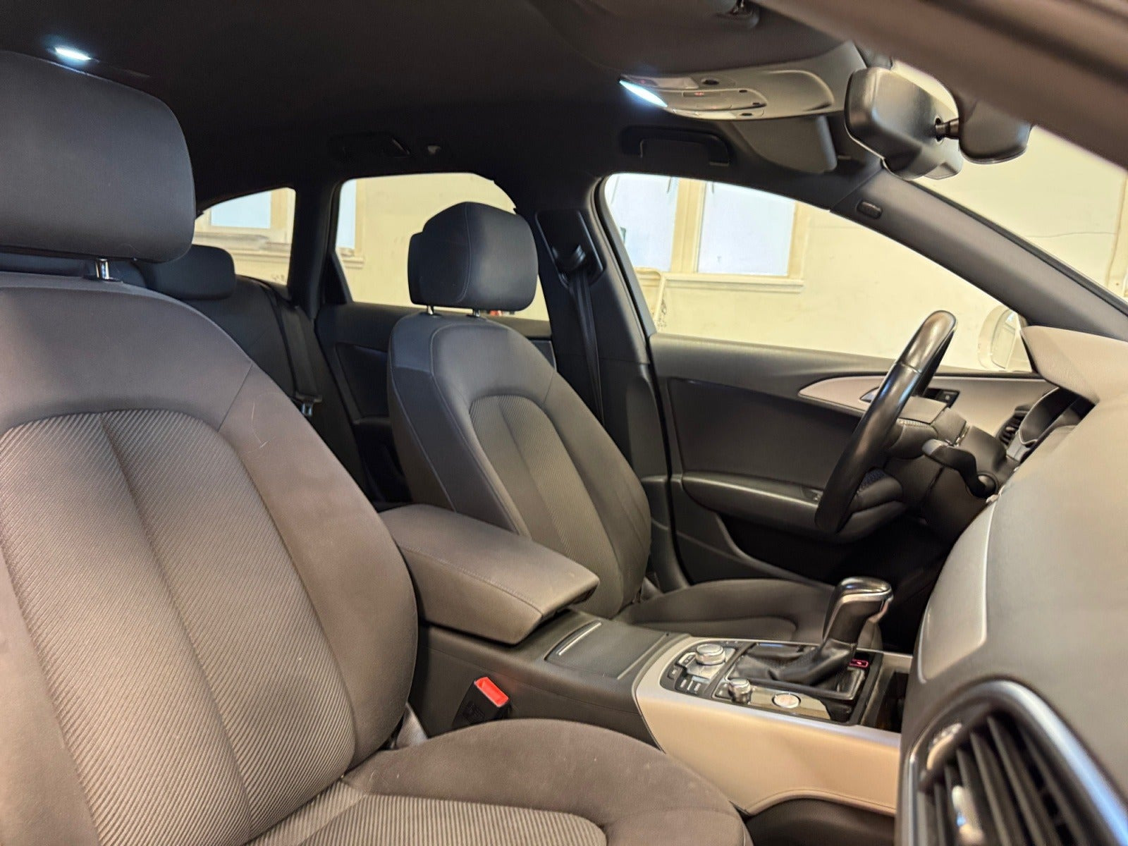 Hvid Audi A6 fra 2016