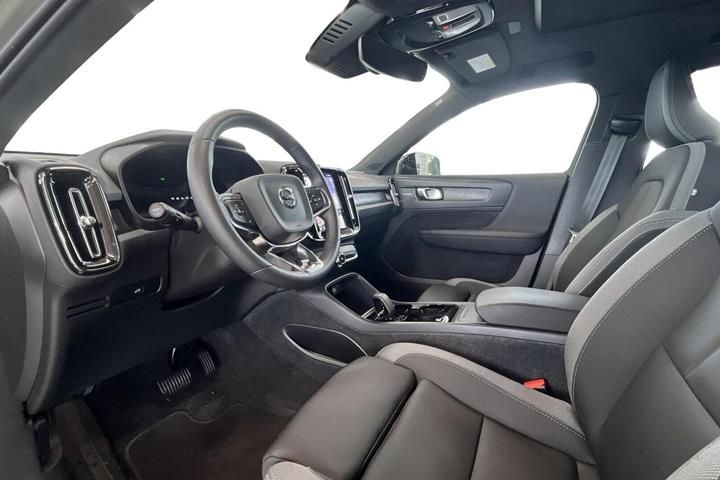Grøn Volvo XC40 fra 2023