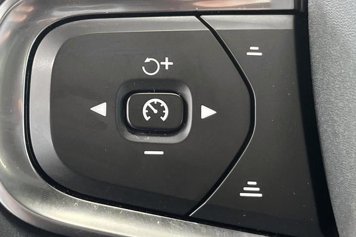Grøn Volvo XC40 fra 2023