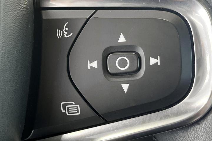 Grøn Volvo XC40 fra 2023