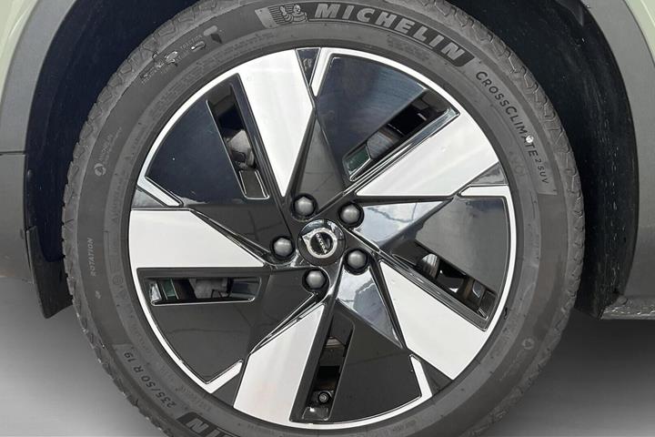 Grøn Volvo XC40 fra 2023