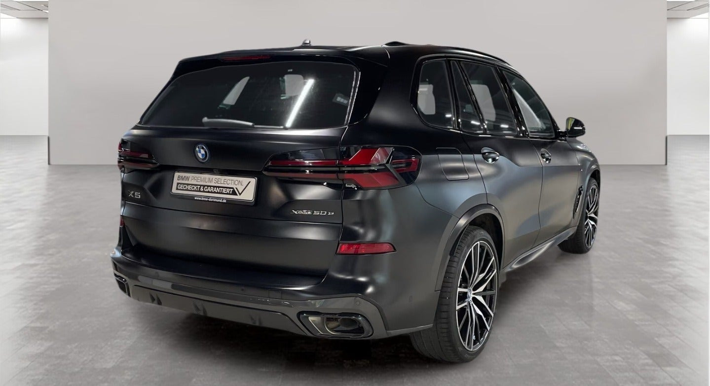 Sort BMW X5 fra 2023
