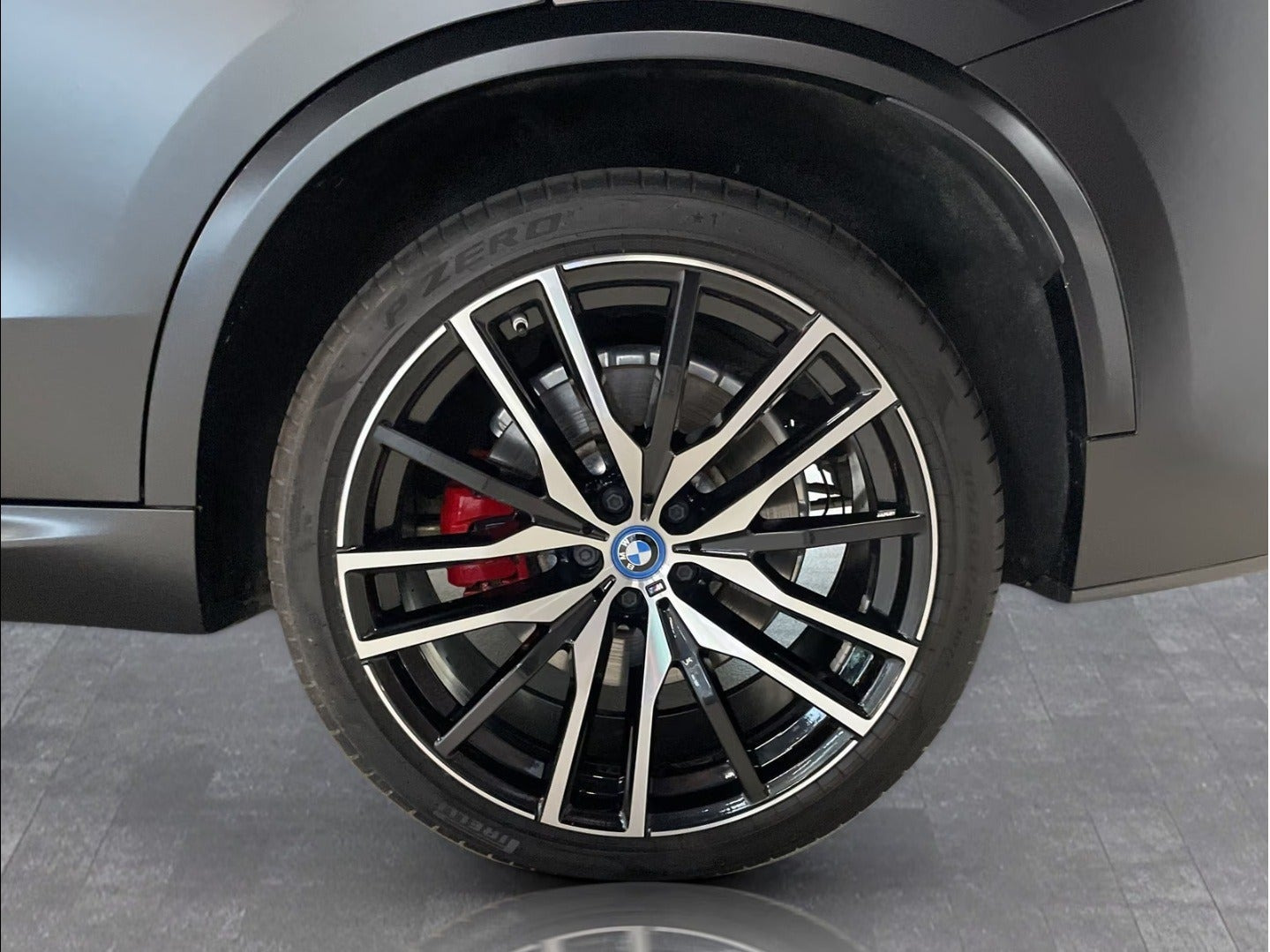Sort BMW X5 fra 2023