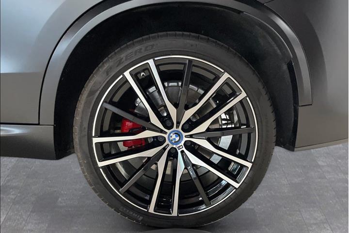Sort BMW X5 fra 2023