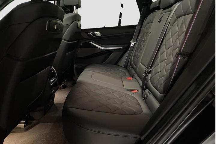 Sort BMW X5 fra 2023