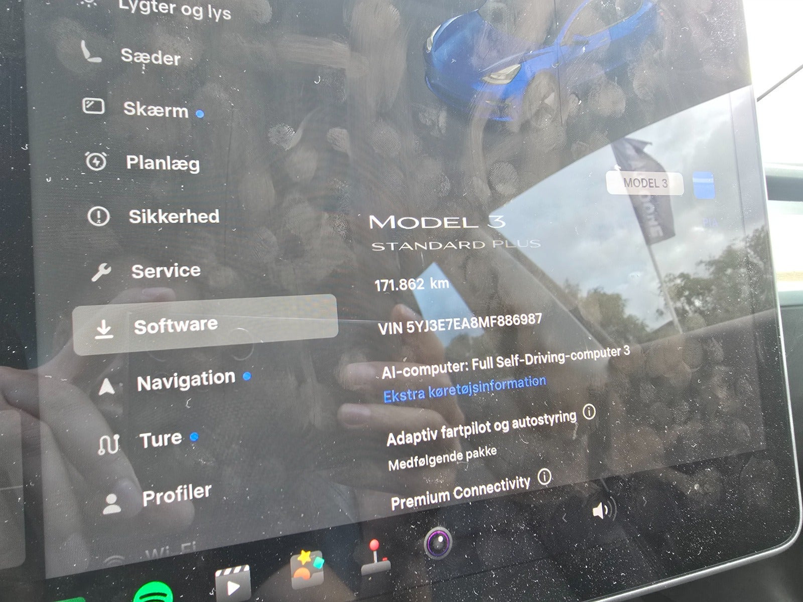 Blå Tesla Model 3 fra 2021