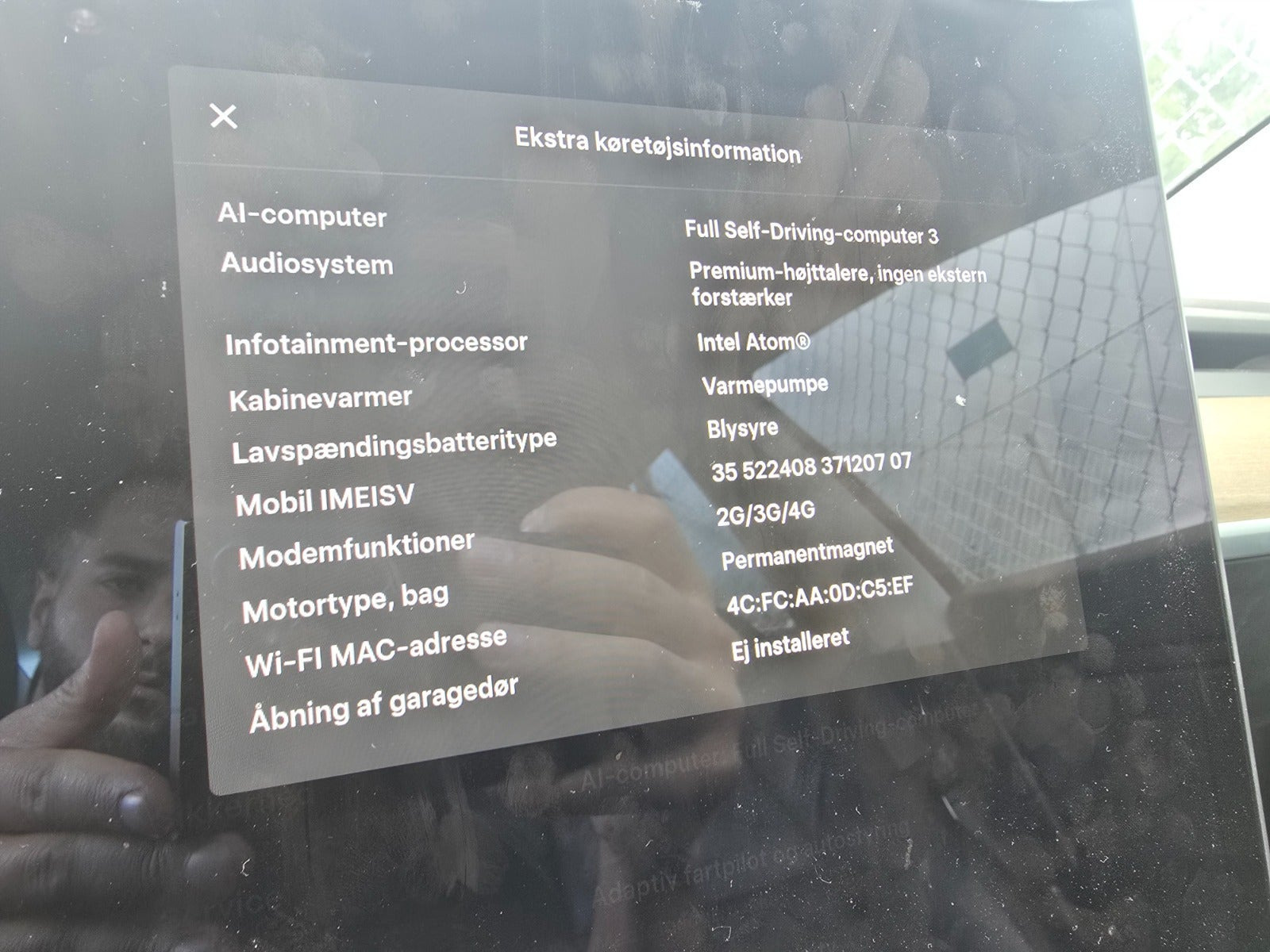 Blå Tesla Model 3 fra 2021