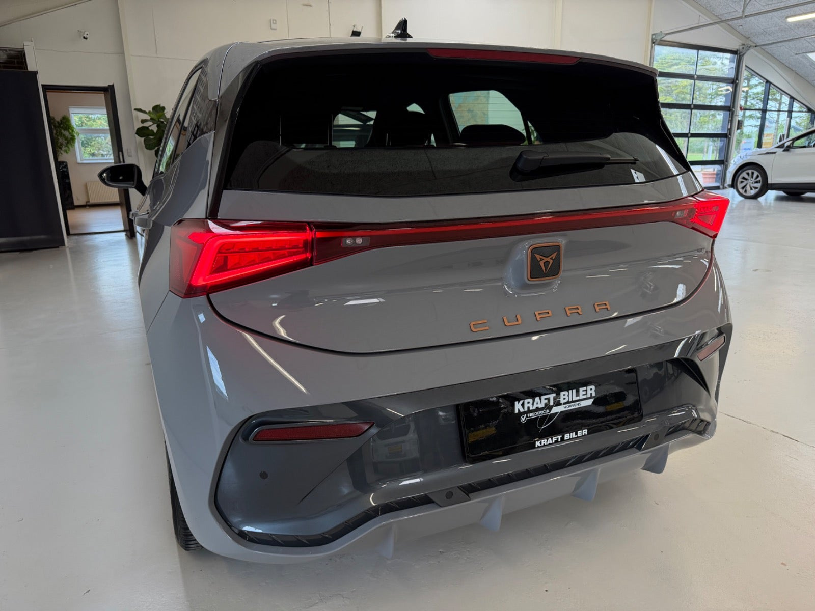 Grå Cupra Born fra 2024