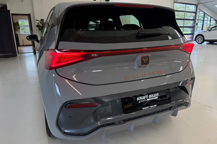 Grå Cupra Born fra 2024
