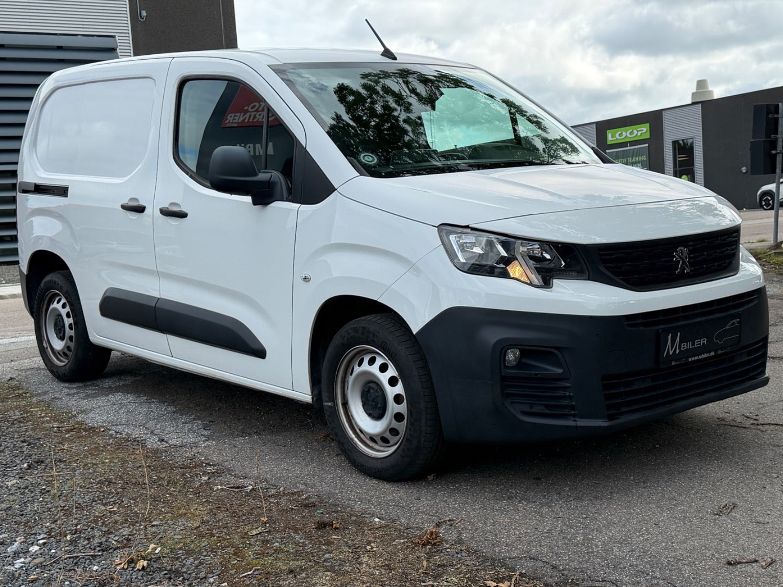 Hvid Peugeot Partner fra 2019