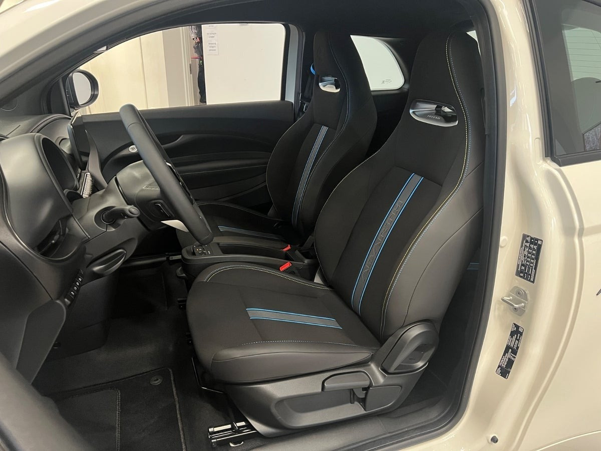 Hvid Abarth 500e fra 2024