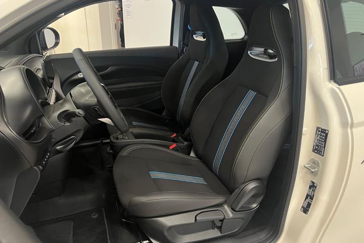 Hvid Abarth 500e fra 2024