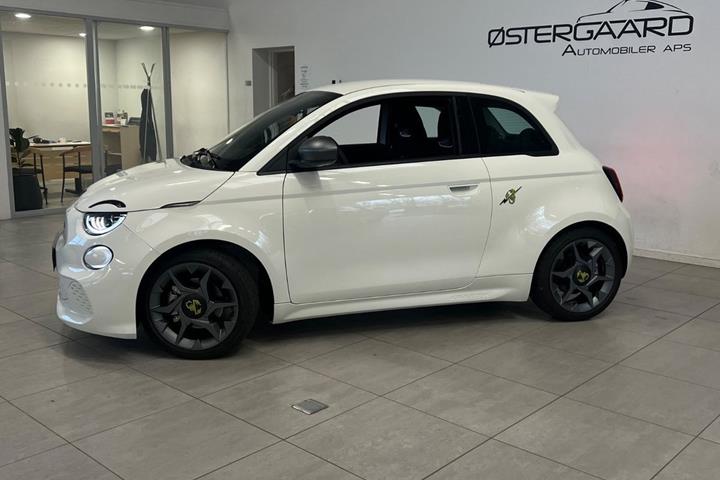 Hvid Abarth 500e fra 2024