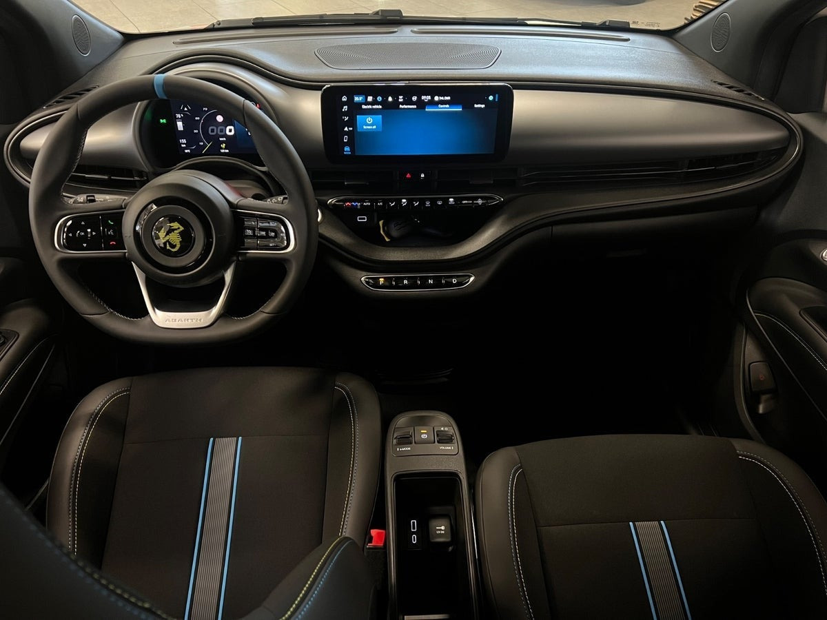 Hvid Abarth 500e fra 2024