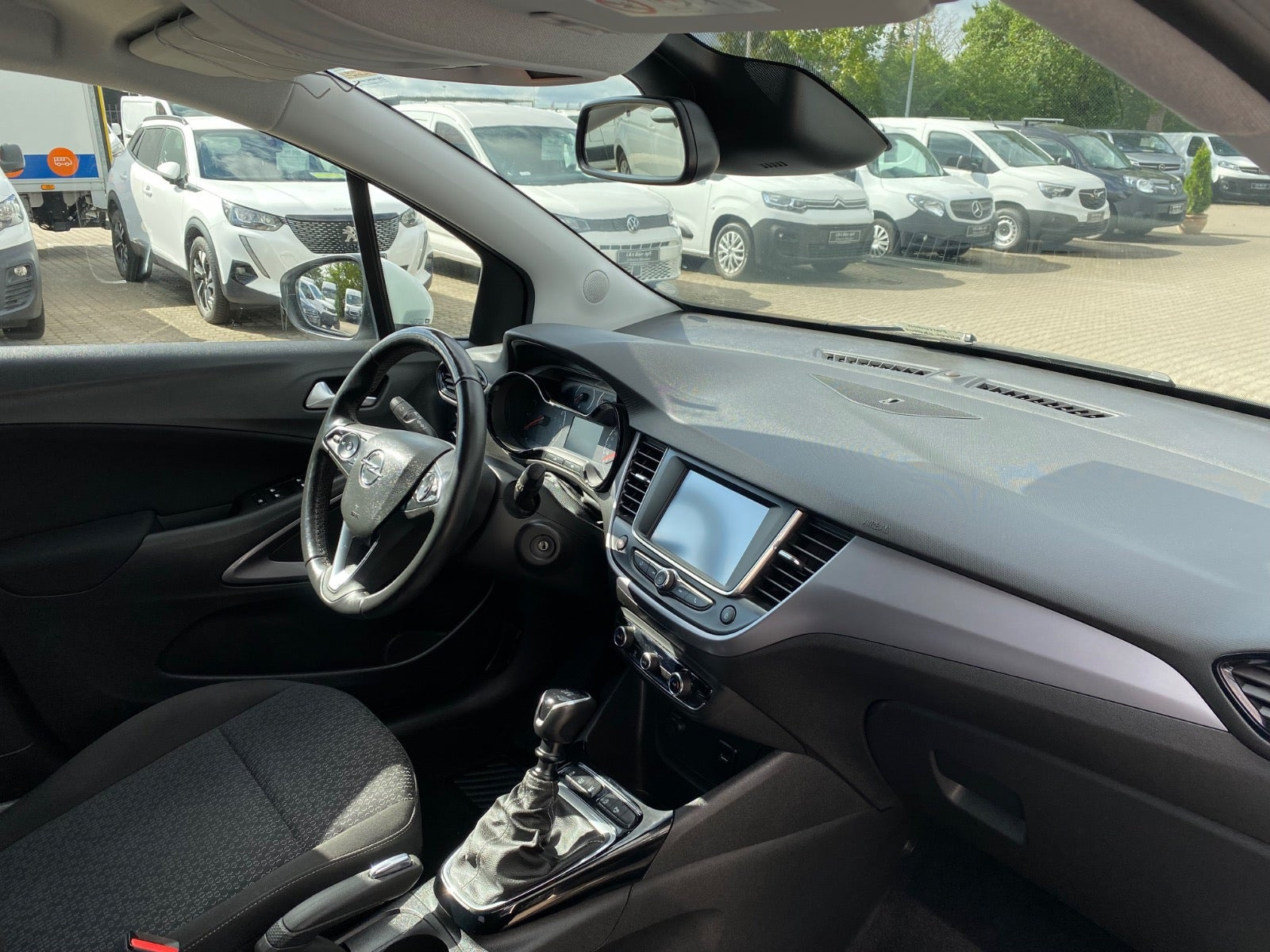 Hvid Opel Crossland X fra 2019