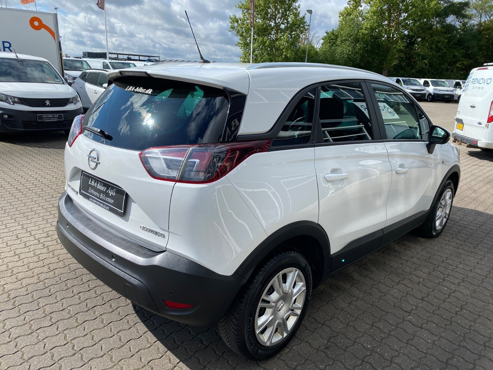 Hvid Opel Crossland X fra 2019