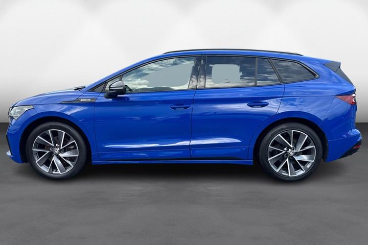Blå Skoda Enyaq fra 2023