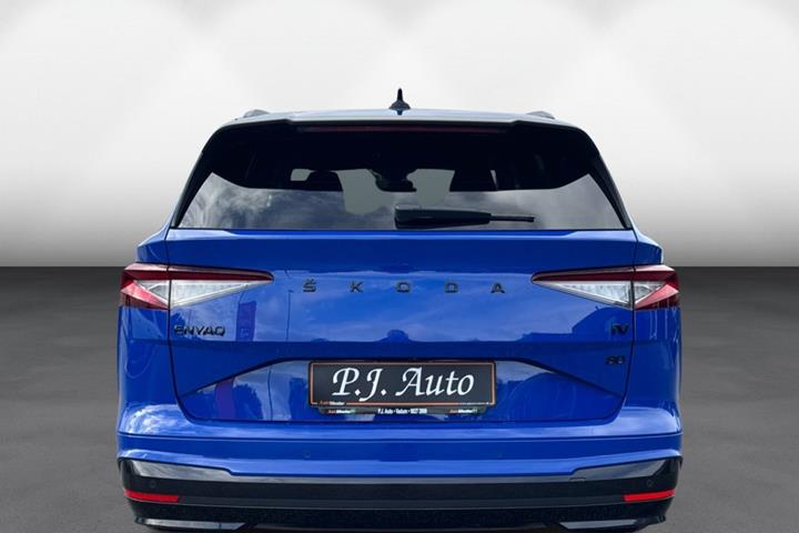Blå Skoda Enyaq fra 2023