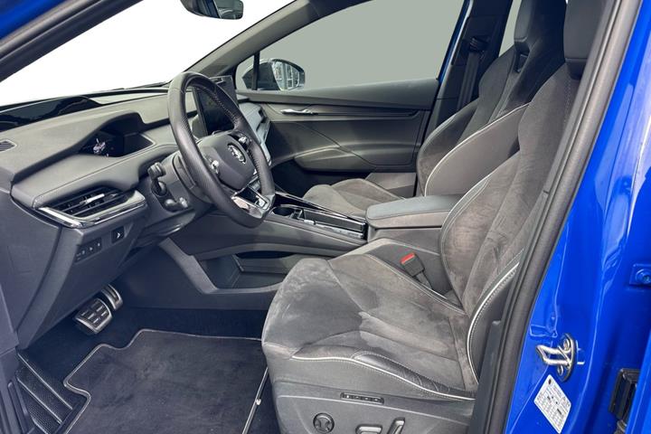 Blå Skoda Enyaq fra 2023