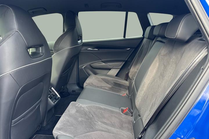 Blå Skoda Enyaq fra 2023