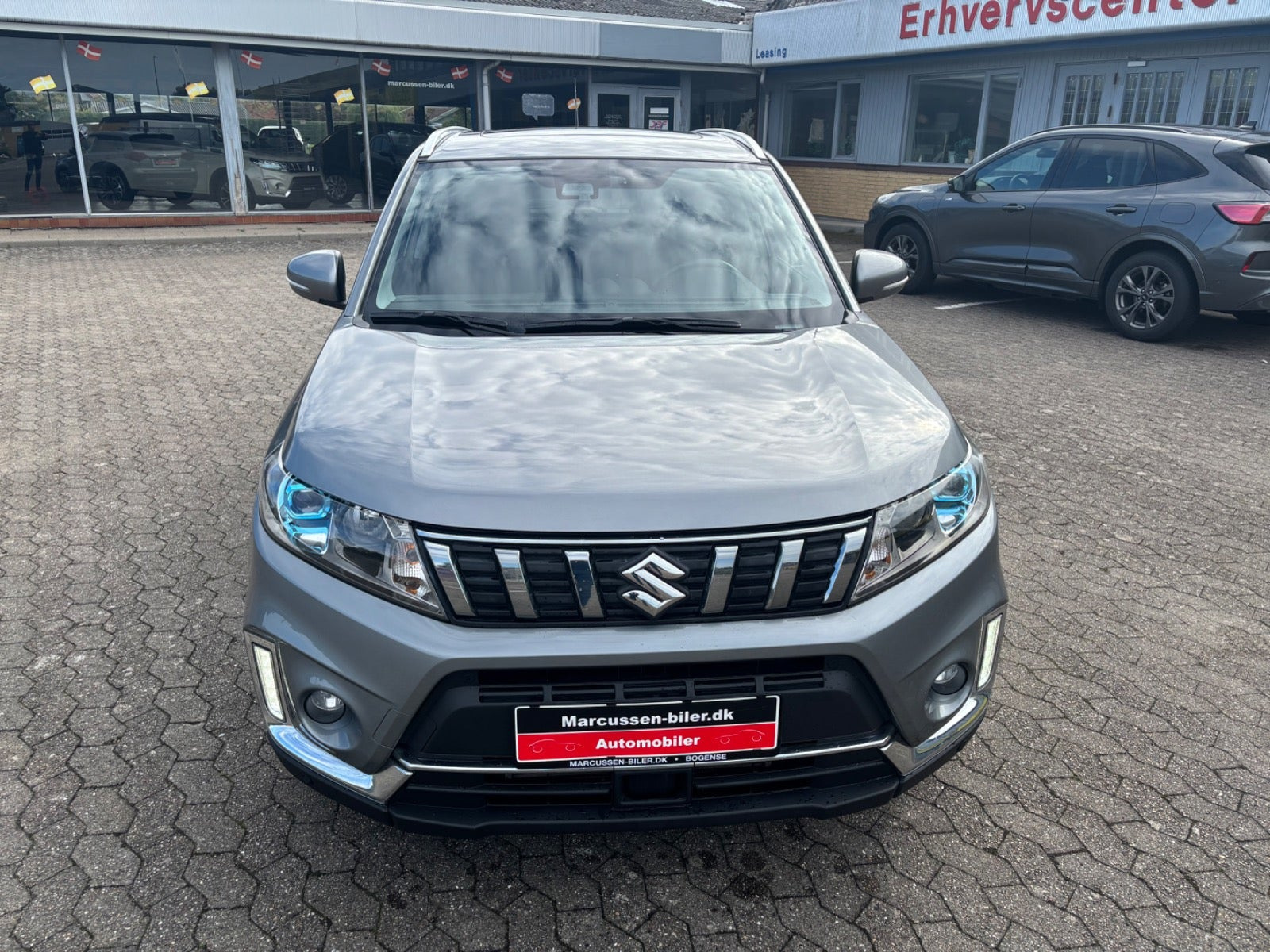 Grå Suzuki Vitara fra 2018