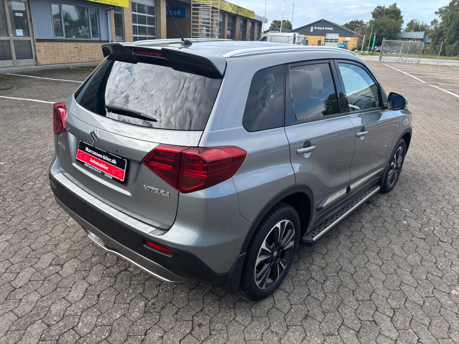 Grå Suzuki Vitara fra 2018
