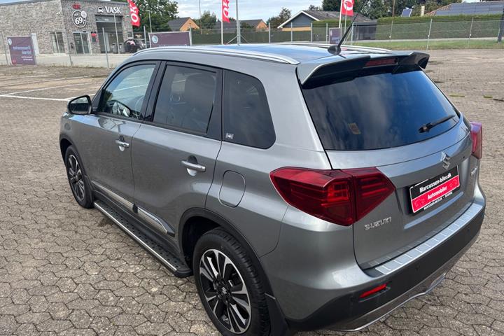Grå Suzuki Vitara fra 2018