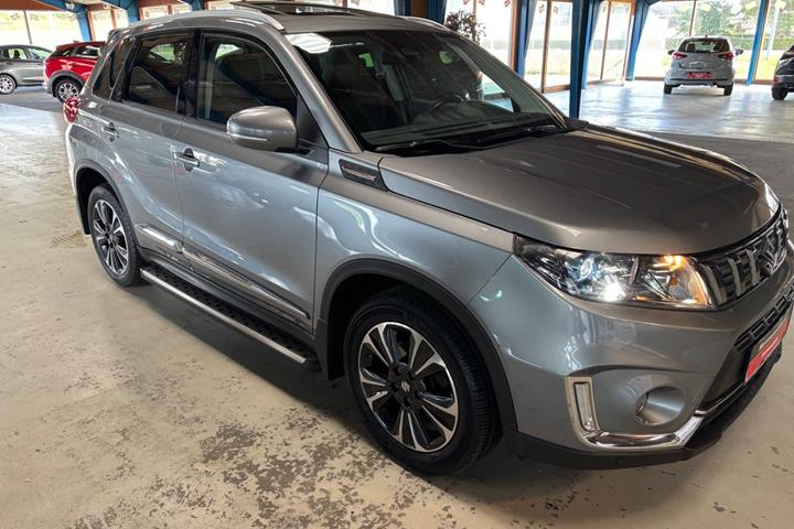 Grå Suzuki Vitara fra 2018