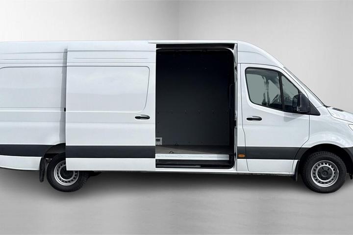 Hvid Mercedes Sprinter 317 fra 2025