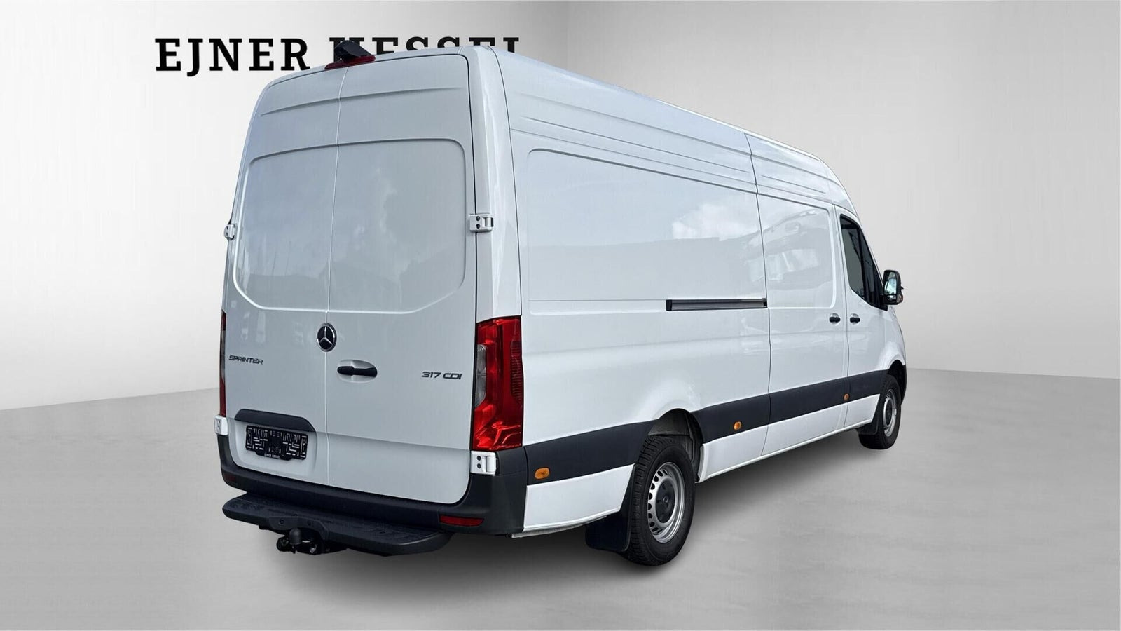 Hvid Mercedes Sprinter 317 fra 2025