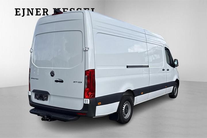 Hvid Mercedes Sprinter 317 fra 2025