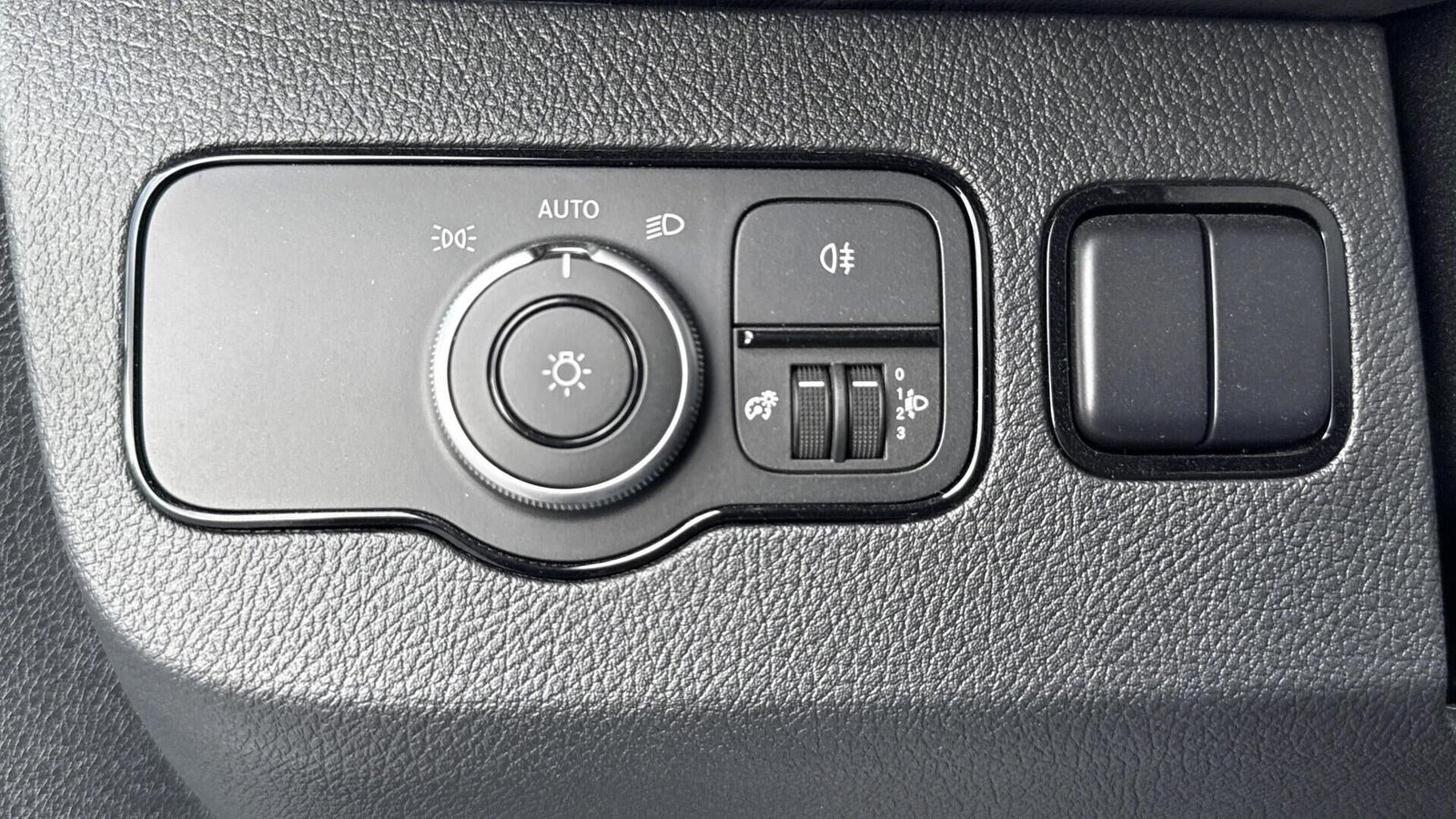 Hvid Mercedes Sprinter 317 fra 2025