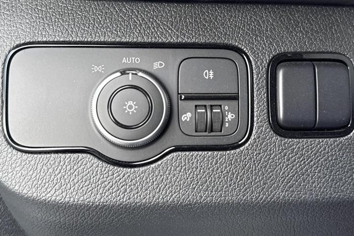 Hvid Mercedes Sprinter 317 fra 2025