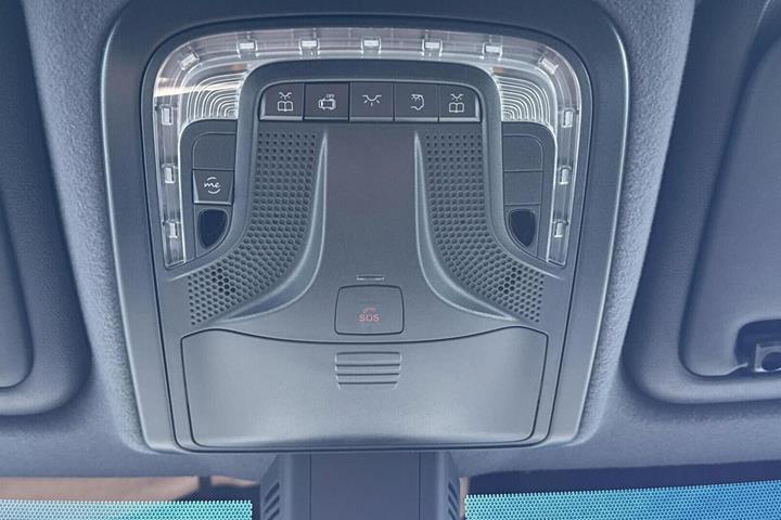Hvid Mercedes Sprinter 317 fra 2025