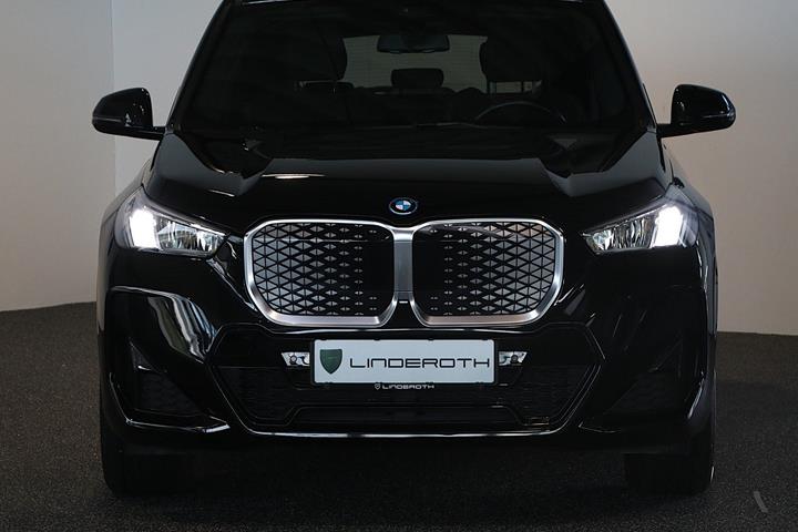 Sort BMW iX1 fra 2023