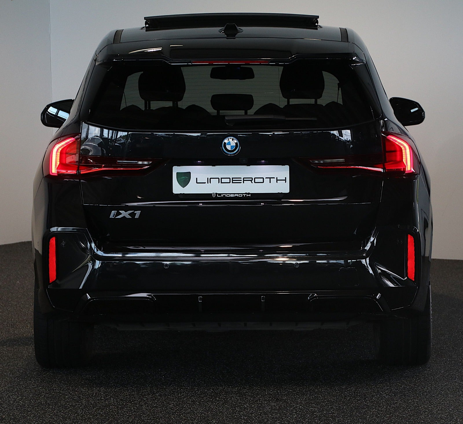 Sort BMW iX1 fra 2023