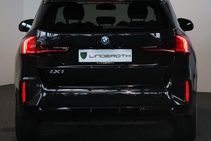 Sort BMW iX1 fra 2023